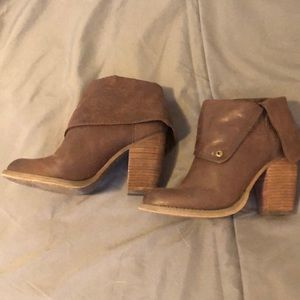 Brown block-heel ankle booties